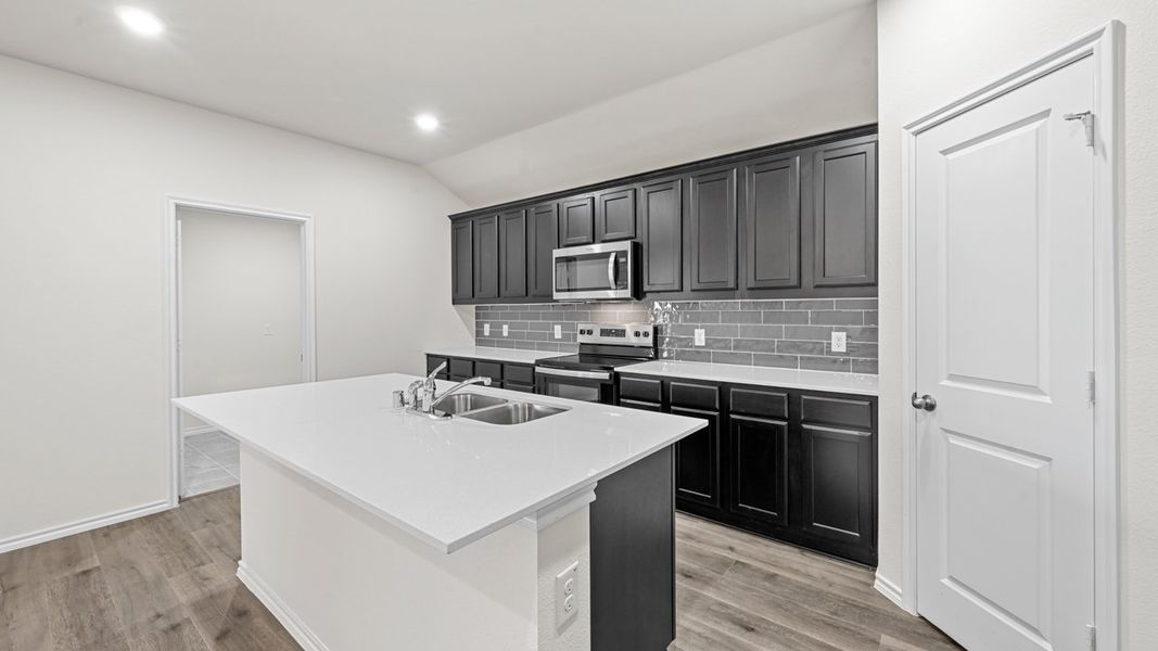Furnished interior view inside a new home in Saddlebrook, Waxahachie (Image 10).