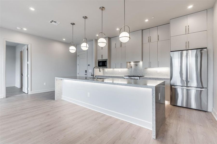 Furnished interior view inside a new home in , Dallas (Image 10).