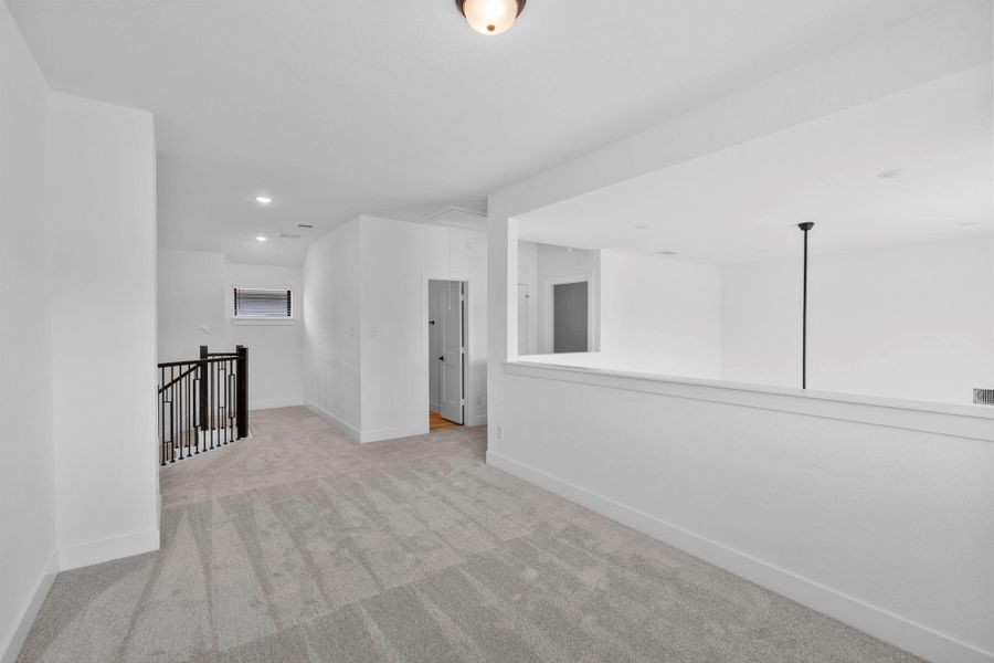 Spacious, unfurnished interior of a new home in Evergreen, Conroe (Image 15).