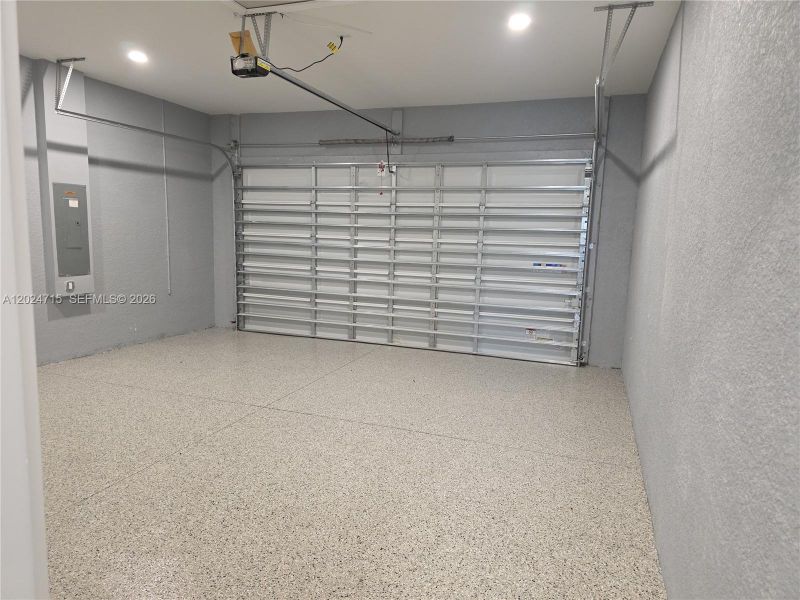 Spacious, unfurnished interior of a new home in , Lehigh Acres (Image 17).
