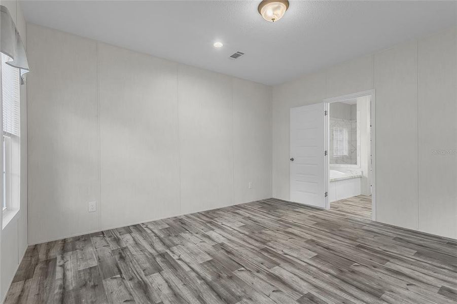 Spacious, unfurnished interior of a new home in , Bunnell (Image 19).