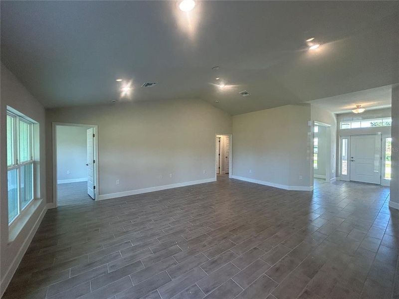 Spacious, unfurnished interior of a new home in Deep Creek, Punta Gorda (Image 25).