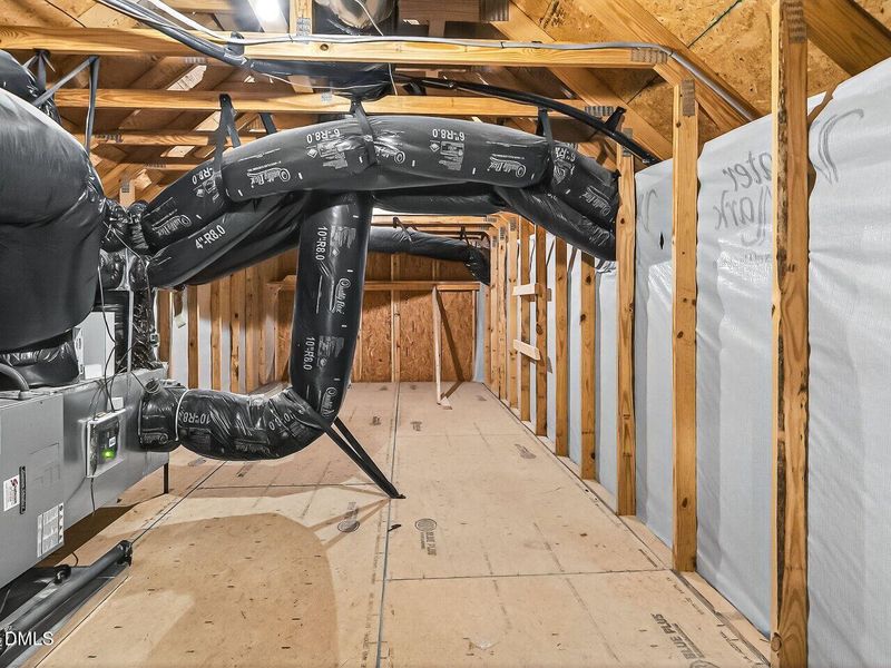 033-1280x960-attic 033-1280x960-attic