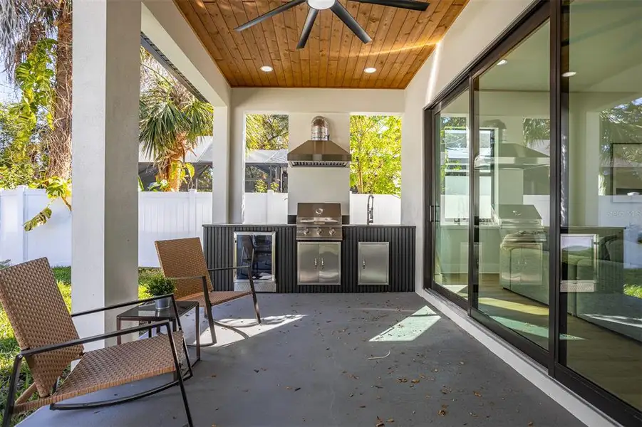 Exterior details and patio area of a home in , Tampa (Image 4).