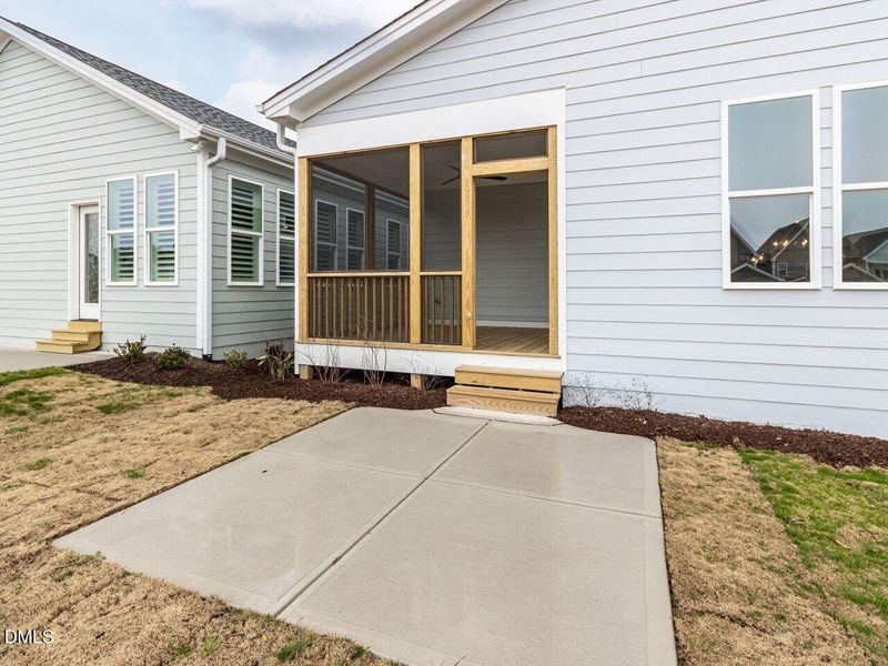 Rear/Screened porch/grill pad