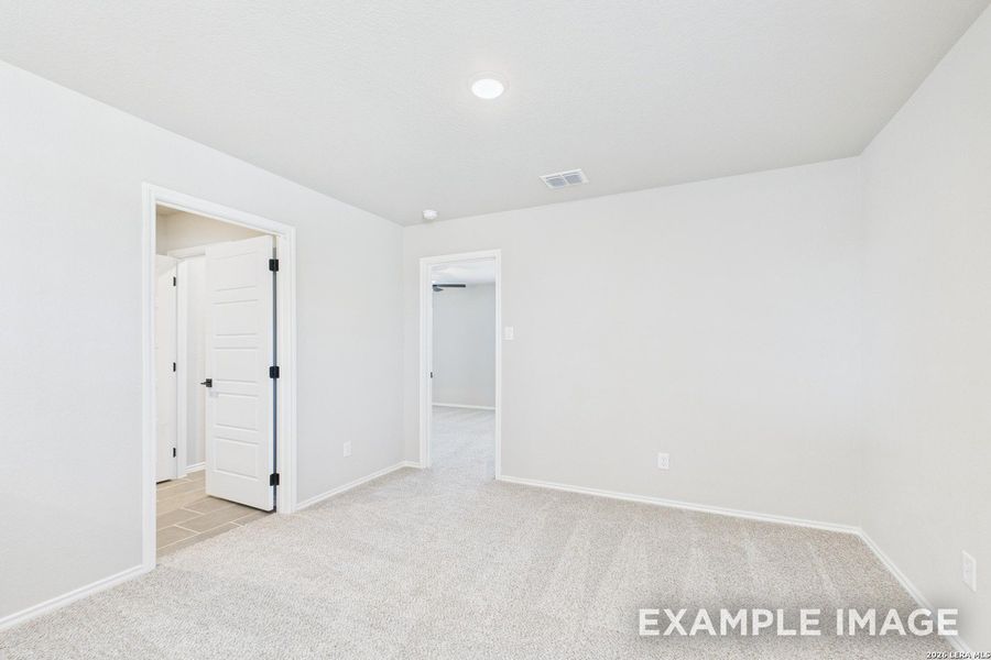 Spacious, unfurnished interior of a new home in Cedar Heights, San Antonio (Image 17).