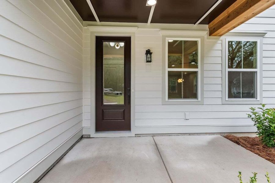 Exterior details and patio area of a home in , Ravenel (Image 28).