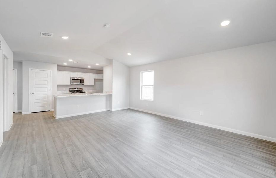 Spacious, unfurnished interior of a new home in Redland Estates, Lufkin (Image 6). Spacious, unfurnished interior of a new home in Redland Estates, Lufkin (Image 6).