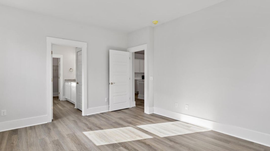 Spacious, unfurnished interior of a new home in Rolling Hills, Bolivia (Image 18).