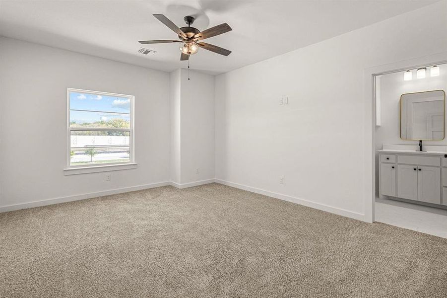 Spacious, unfurnished interior of a new home in , Aledo (Image 28).