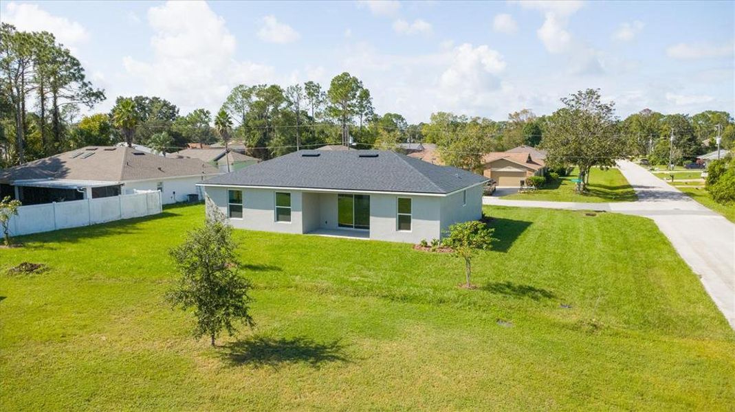 Exterior details and patio area of a home in , Palm Coast (Image 25).