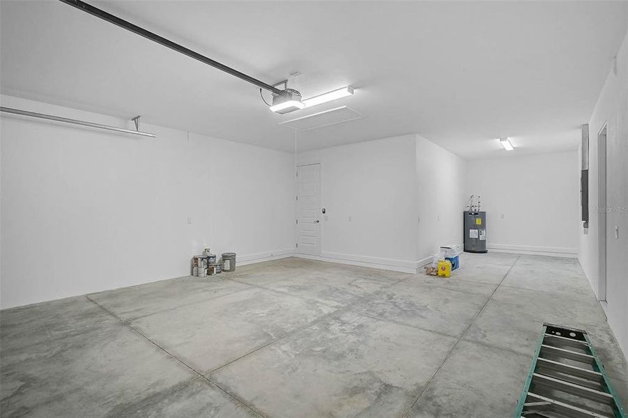 Spacious, unfurnished interior of a new home in , Port Charlotte (Image 33).