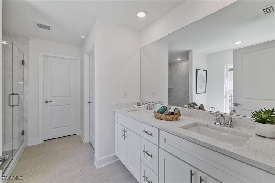 Furnished interior view inside a new home in Cape Coral, Cape Coral (Image 31).