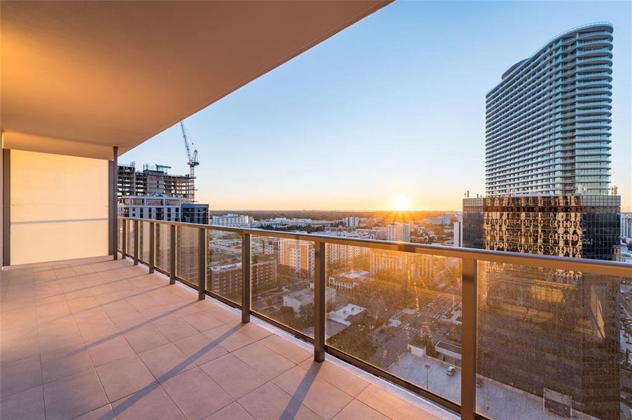 Condo located in St. Petersburg, FL showcasing its design and architecture (Image 29).