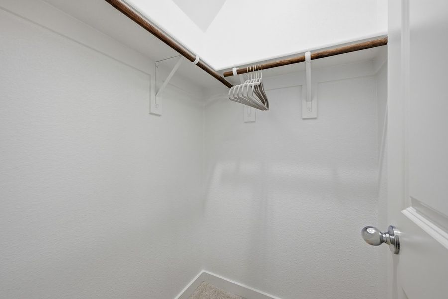 Representative unfurnished interior of a home built from the The Albany by Lillian Custom Homes in Tabor Ranch, Ponder (Image 24).