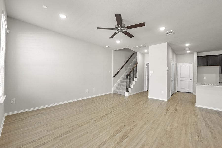 Spacious, unfurnished interior of a new home in Sierra Vista Townhomes, Rosharon (Image 12).