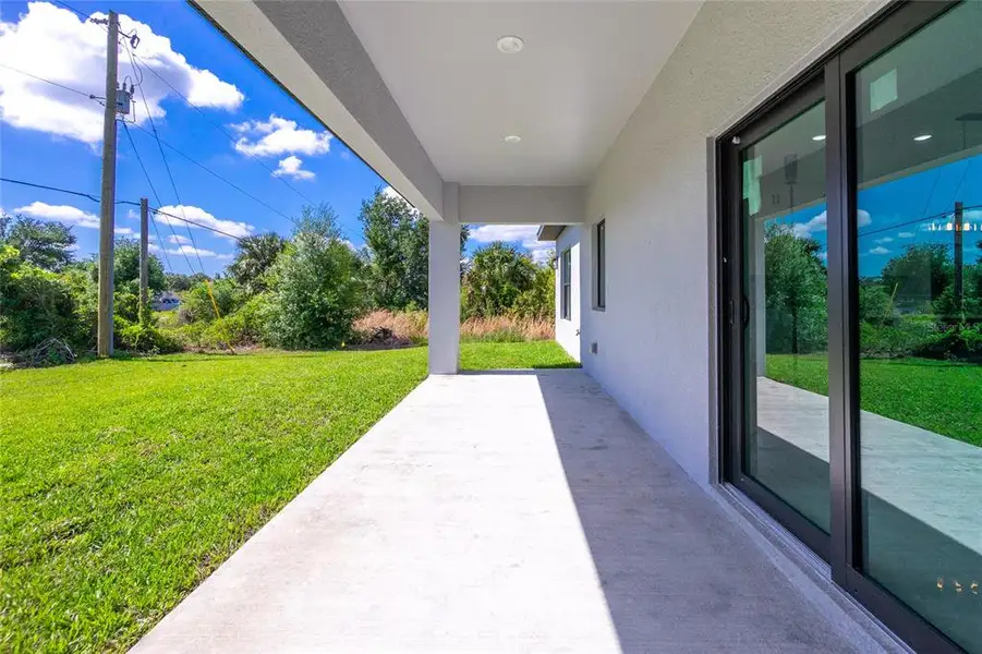 Exterior details and patio area of a home in , Port Charlotte (Image 4).