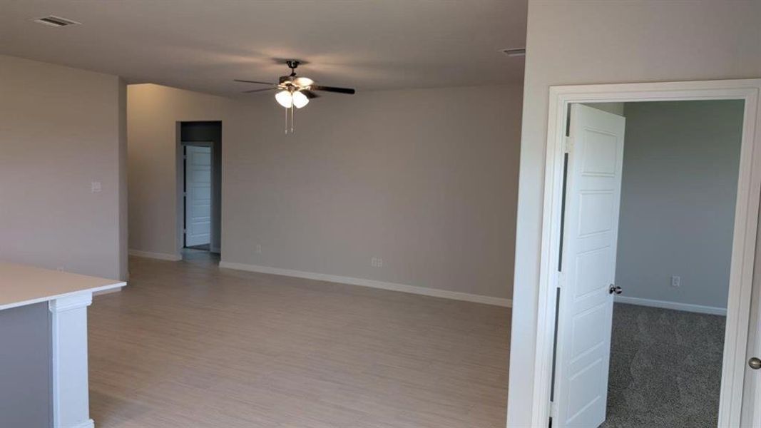 Spacious, unfurnished interior of a new home in Lankford Farms, Cleburne (Image 9).