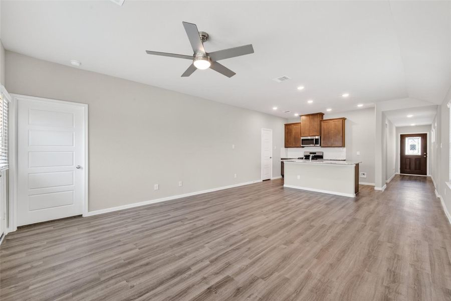Spacious, unfurnished interior of a new home in Sunterra, Katy (Image 18).