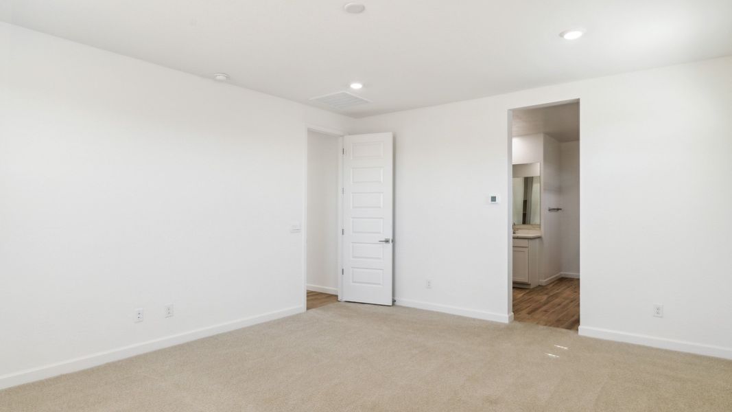 Spacious, unfurnished interior of a new home in Aloravita, Peoria (Image 23).