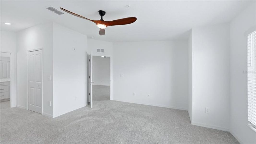 Spacious, unfurnished interior of a new home in , Venice (Image 30).