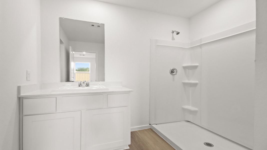 Representative furnished interior of a home built from the Estero by D.R. Horton in Sunset Valley, Hockley (Image 7).