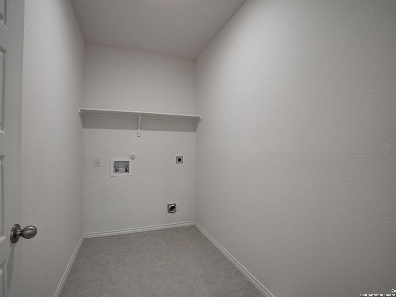 Spacious, unfurnished interior of a new home in Hannah Heights, Seguin (Image 26).