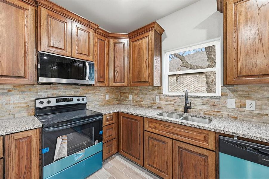 Furnished interior view inside a new home in , Cleburne (Image 5).