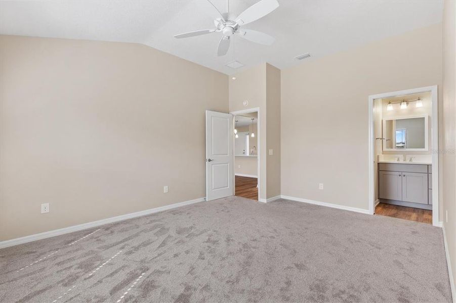 Spacious, unfurnished interior of a new home in , The Villages (Image 35).