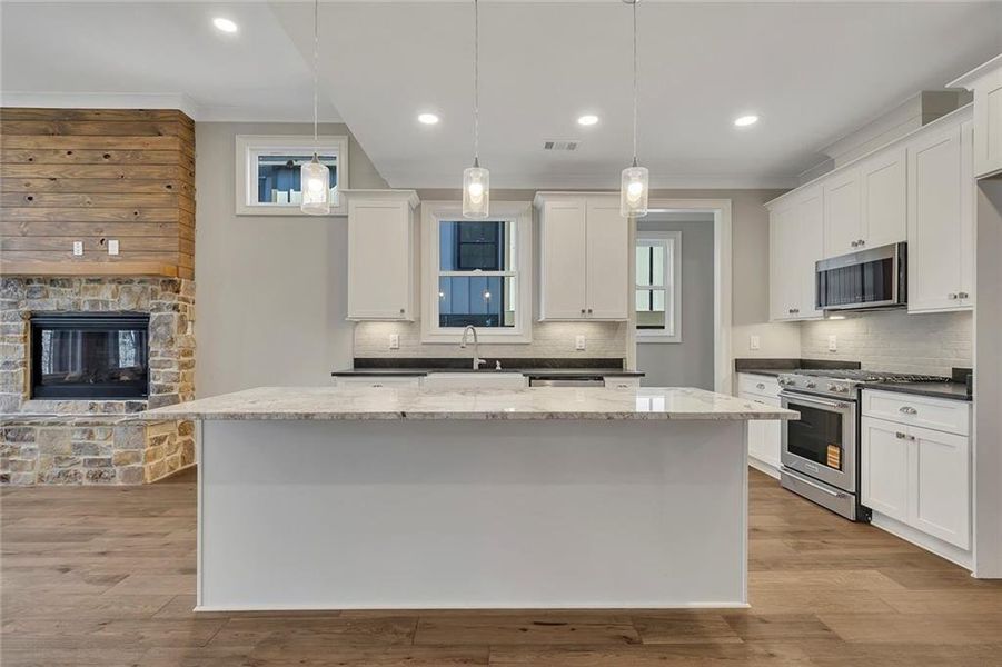 Furnished interior view inside a new home in , Jasper (Image 12).