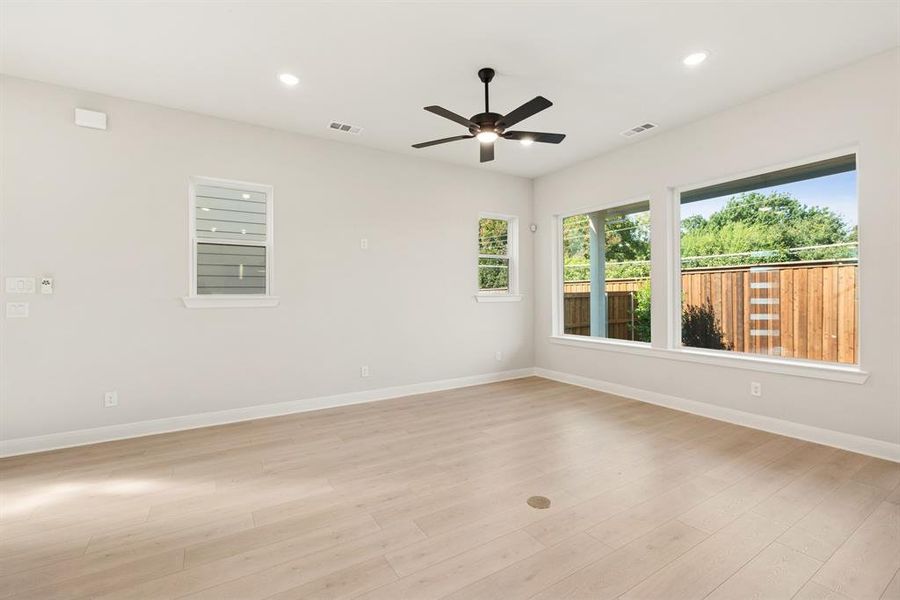 Spacious, unfurnished interior of a new home in Greenville Heights, Dallas (Image 26).