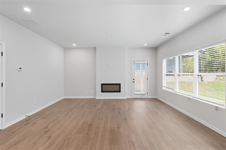 Spacious, unfurnished interior of a new home in Meadow Pines, Dallas (Image 13).