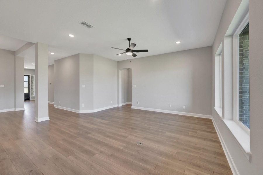 Spacious, unfurnished interior of a new home in Grand Central Park - Ascent Collection, Conroe (Image 18). Spacious, unfurnished interior of a new home in Grand Central Park - Ascent Collection, Conroe (Image 18).