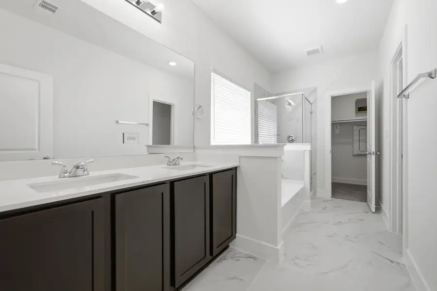 Furnished interior view inside a new home in Sierra Vista, Rosharon (Image 15).