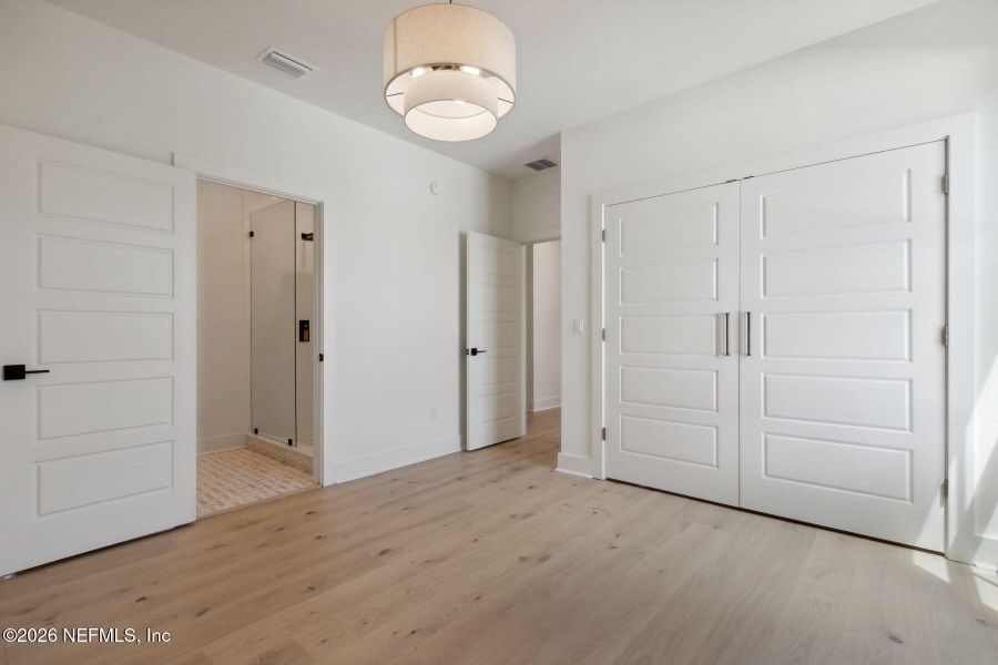 Spacious, unfurnished interior of a new home in , Fernandina Beach (Image 25).
