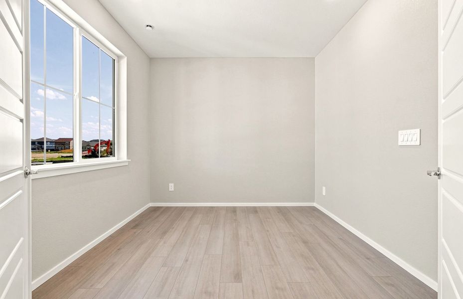 Spacious, unfurnished interior of a new home in Murata Farms, Fort Lupton (Image 34).