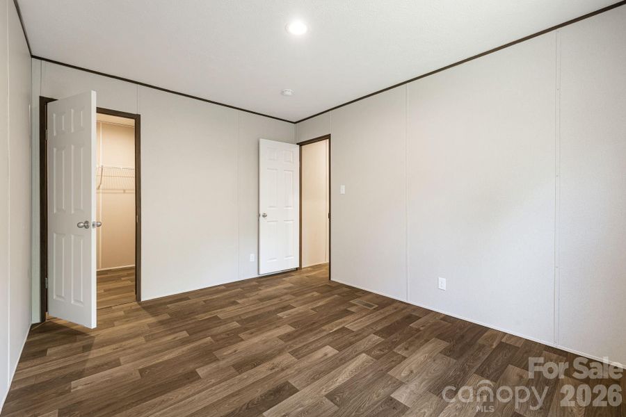 Spacious, unfurnished interior of a new home in , Nebo (Image 34).