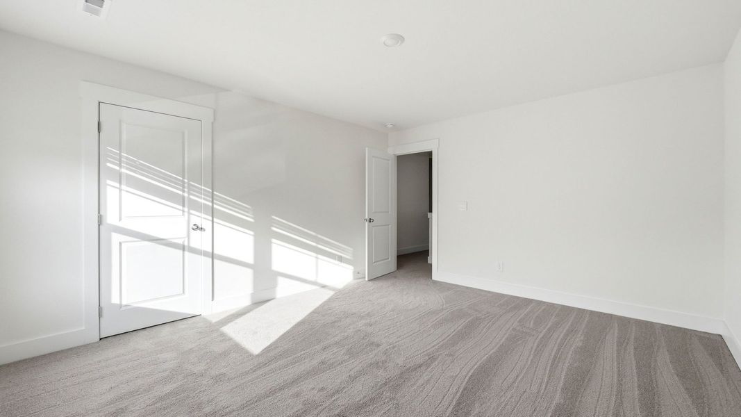 Spacious, unfurnished interior of a new home in Polo Fields, Kingsport (Image 25).