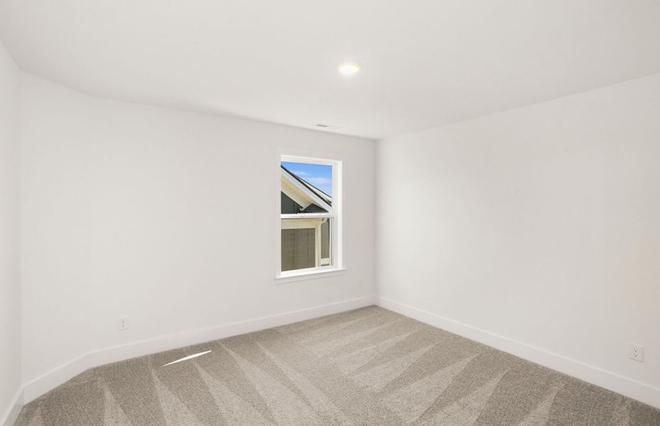 Spacious, unfurnished interior of a new home in Durham Farms, Hendersonville (Image 29).