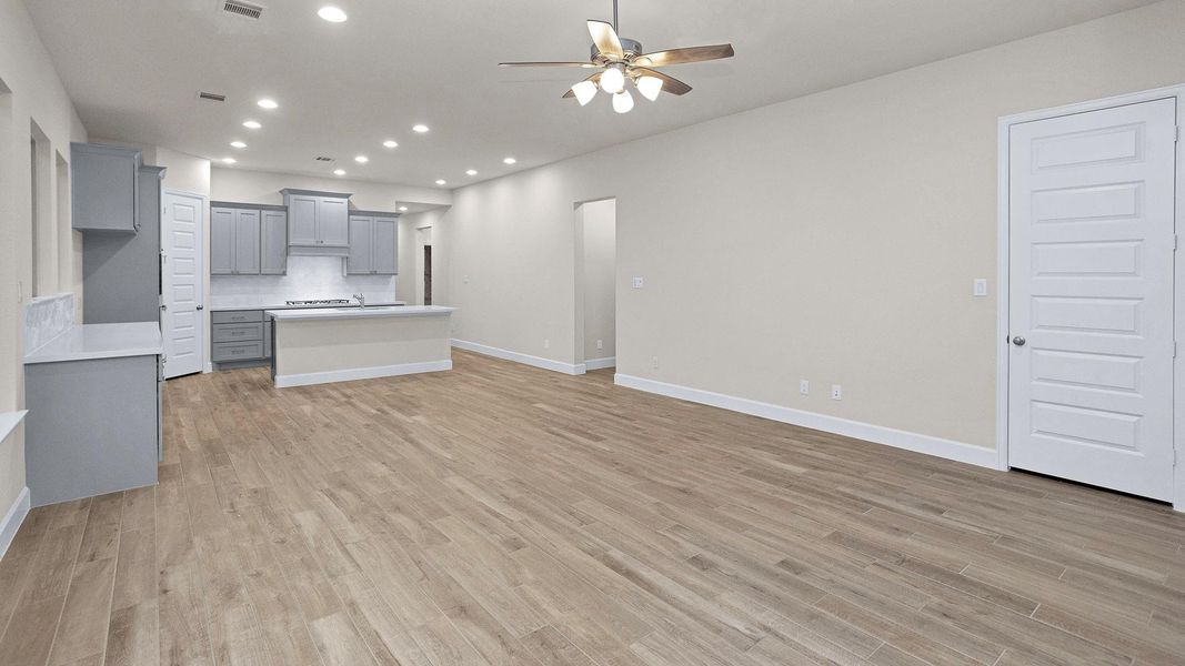 Spacious, unfurnished interior of a new home in Woodhavyn 40', Magnolia (Image 7). Spacious, unfurnished interior of a new home in Woodhavyn 40', Magnolia (Image 7).