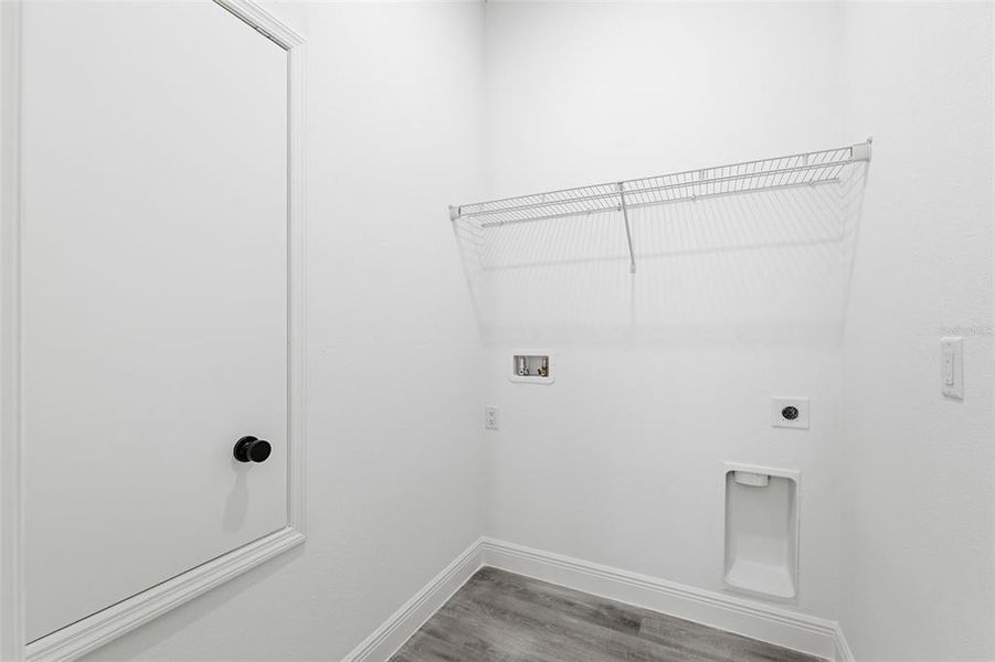 Spacious, unfurnished interior of a new home in , Ocala (Image 27).