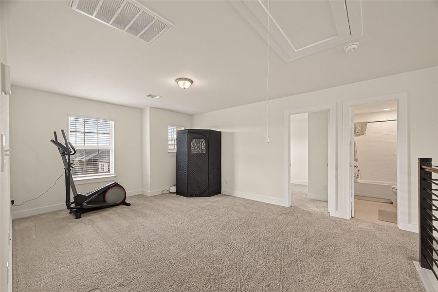 Spacious, unfurnished interior of a new home in Massey Oaks, Pearland (Image 24).
