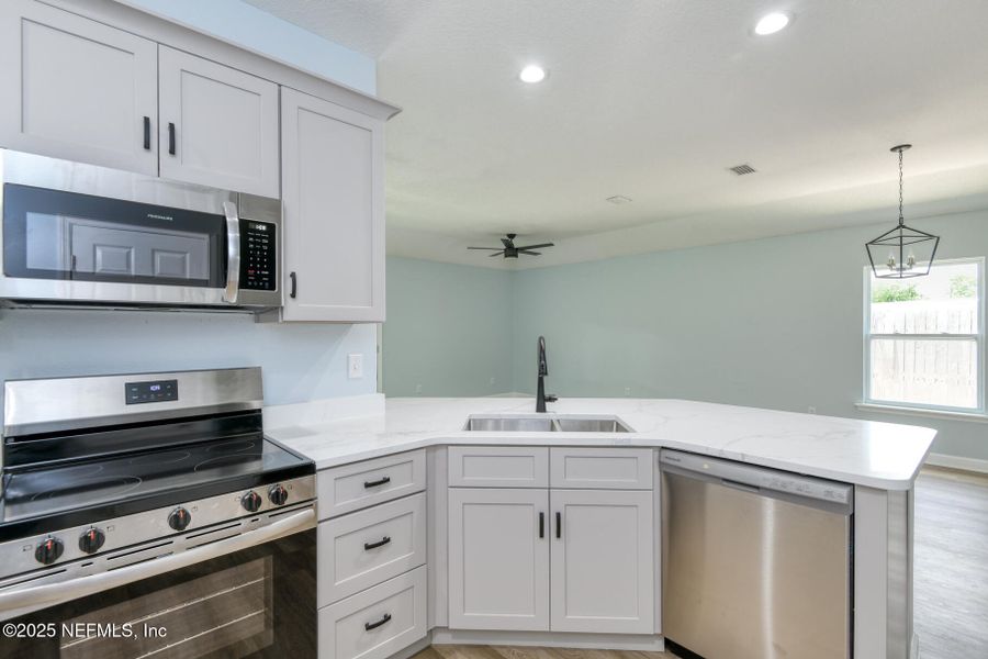 Furnished interior view inside a new home in , Palatka (Image 10).