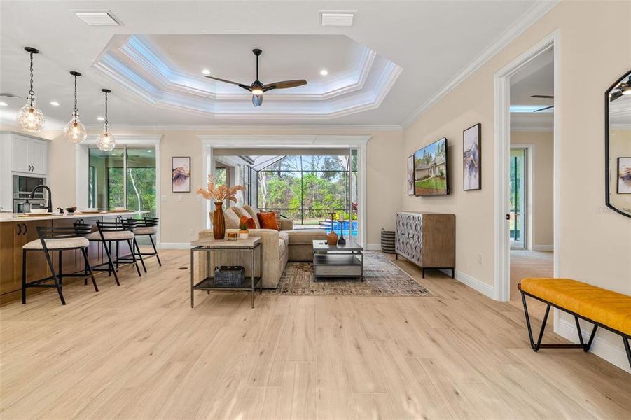 Community amenities in , Beverly Hills (Image 40).