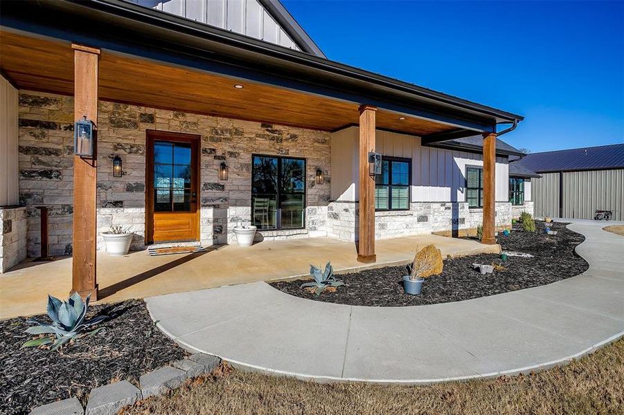 View of patio / terrace with covered porch