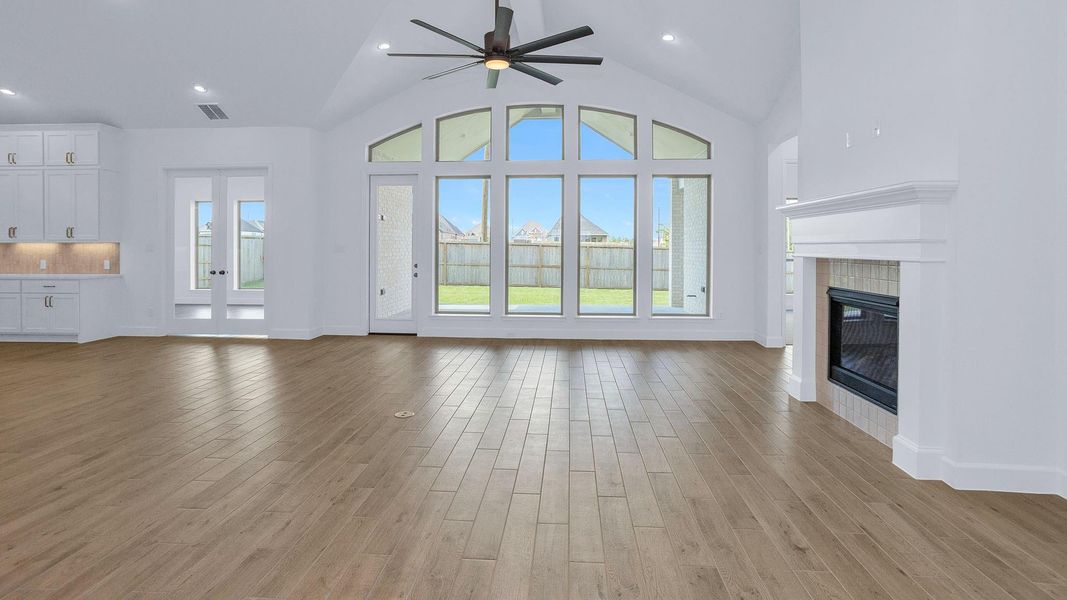 Spacious, unfurnished interior of a new home in Escondido, Magnolia (Image 11).
