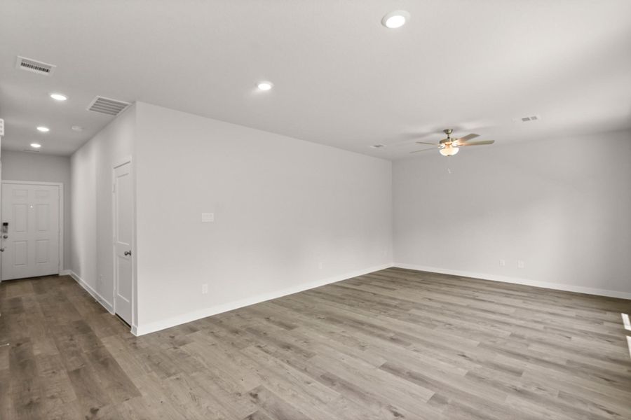 Spacious, unfurnished interior of a new home in Crockett Meadows, Conroe (Image 15). Spacious, unfurnished interior of a new home in Crockett Meadows, Conroe (Image 15).