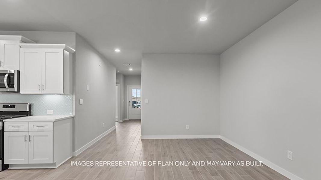 Spacious, unfurnished interior of a new home in Westmont, Lubbock (Image 14).