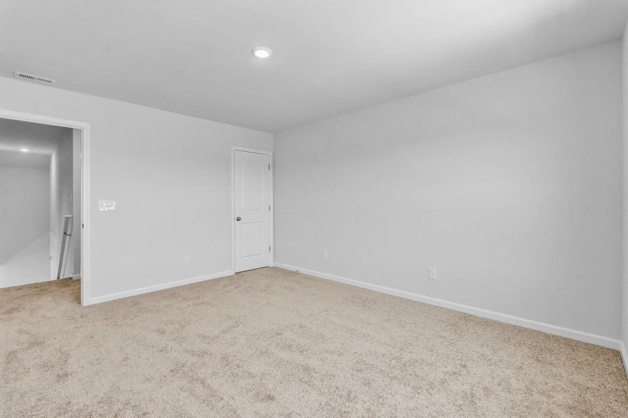 Spacious, unfurnished interior of a new home in Hanes Lake, Winston-Salem (Image 31). Spacious, unfurnished interior of a new home in Hanes Lake, Winston-Salem (Image 31).