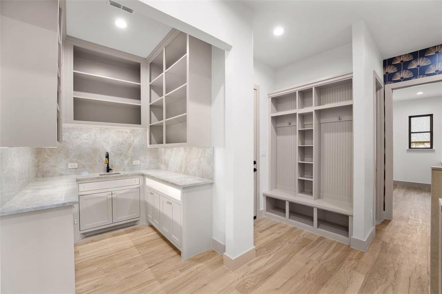 Furnished interior view inside a new home in , Malakoff (Image 32).